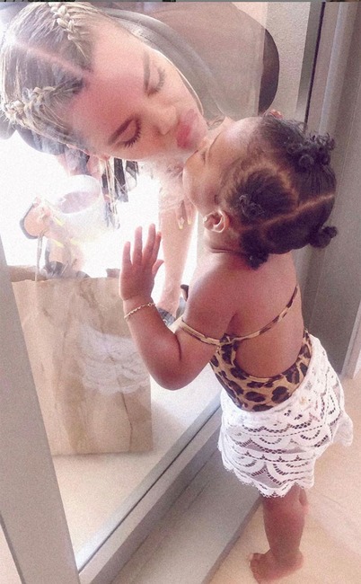 Kardashian Family Social Media Posts, Instagram